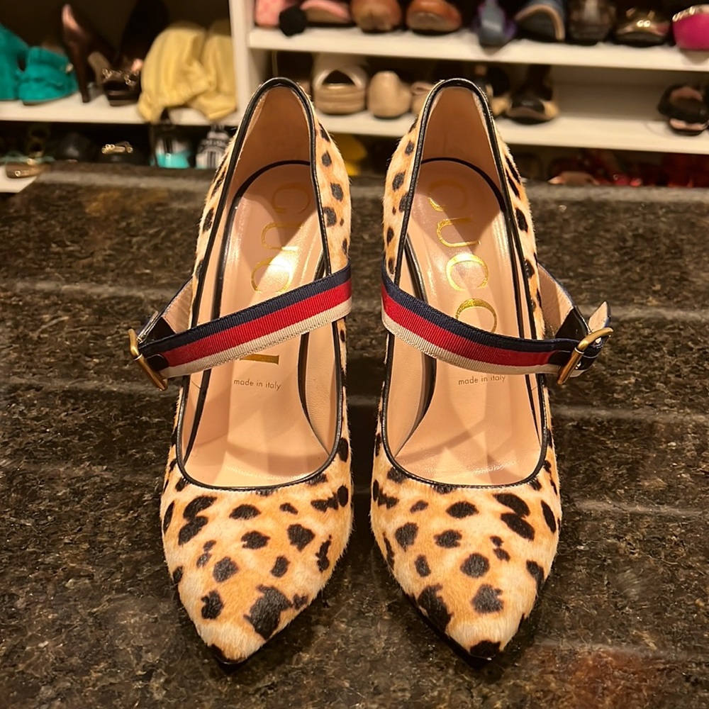 Gucci Womens Buckle Close Pointed Toe Leopard Print Beige Classic Pumps Size 39